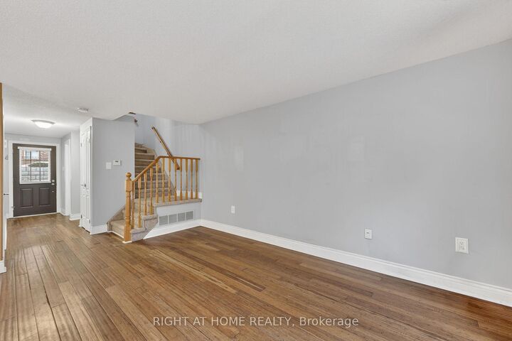 Property Photo:  32 Sawmill Road 10  ON L4N 6X3 