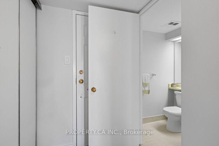 Property Photo:  65 Scadding Avenue 608  ON M5A 4L1 