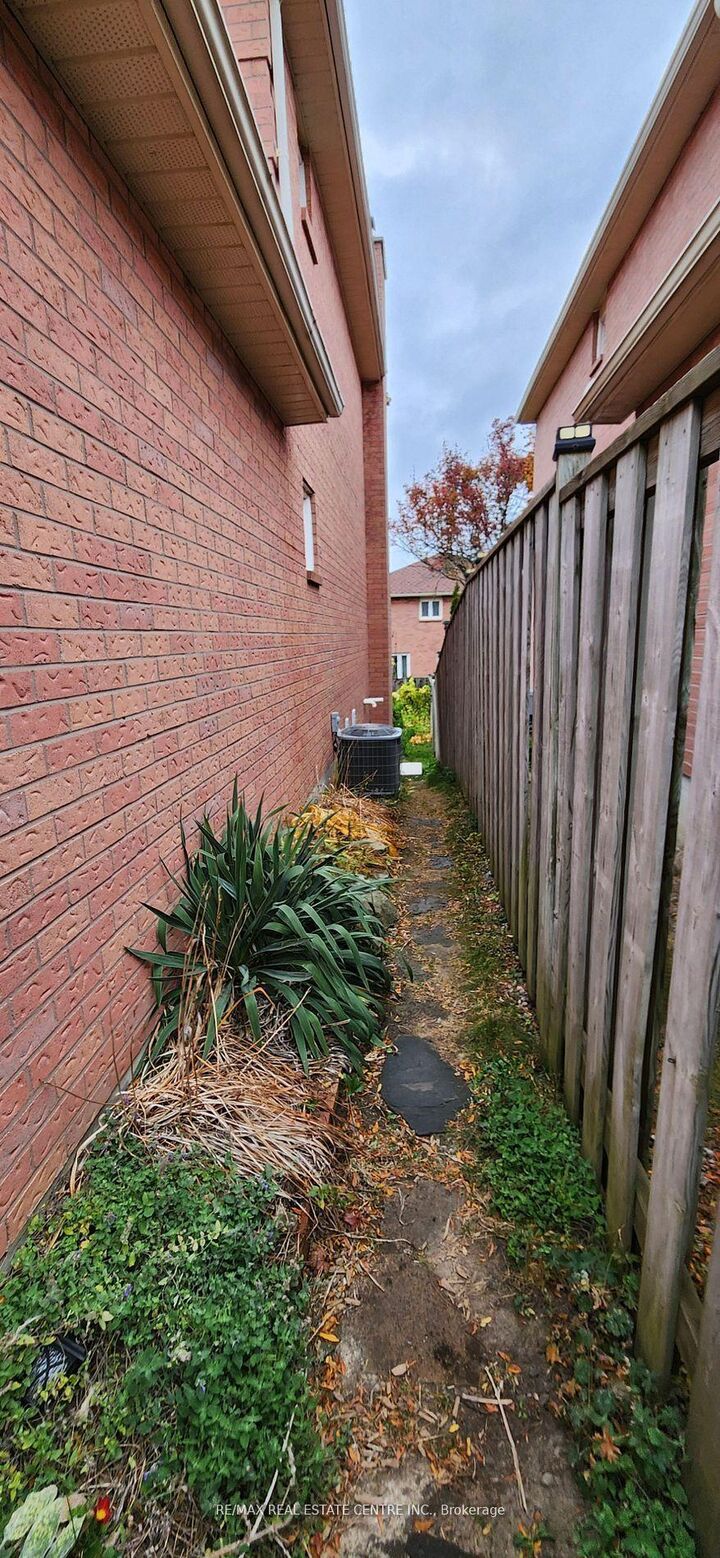 Property Photo:  15 Dagwell Crescent Basement  ON L1T 3M8 