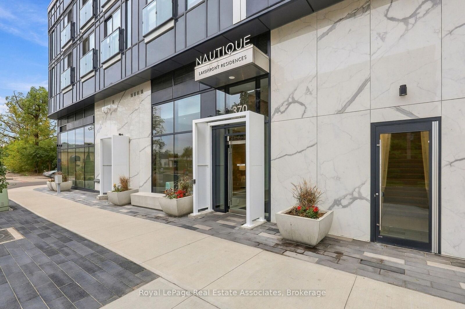 Property Photo:  370 Martha St Street 1308  ON L7R 0G9 