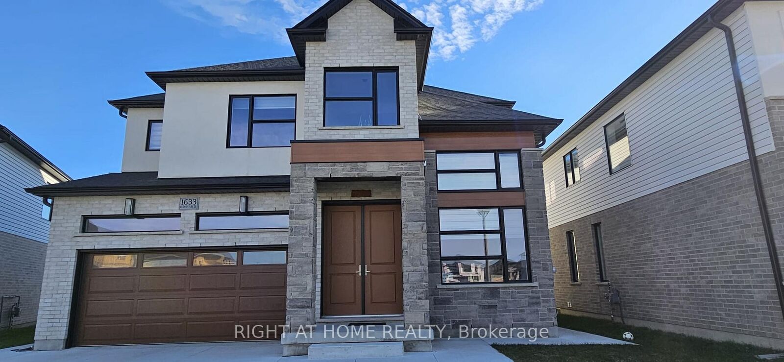 Property Photo:  1633 Medway Park Drive  ON N6G 3W1 