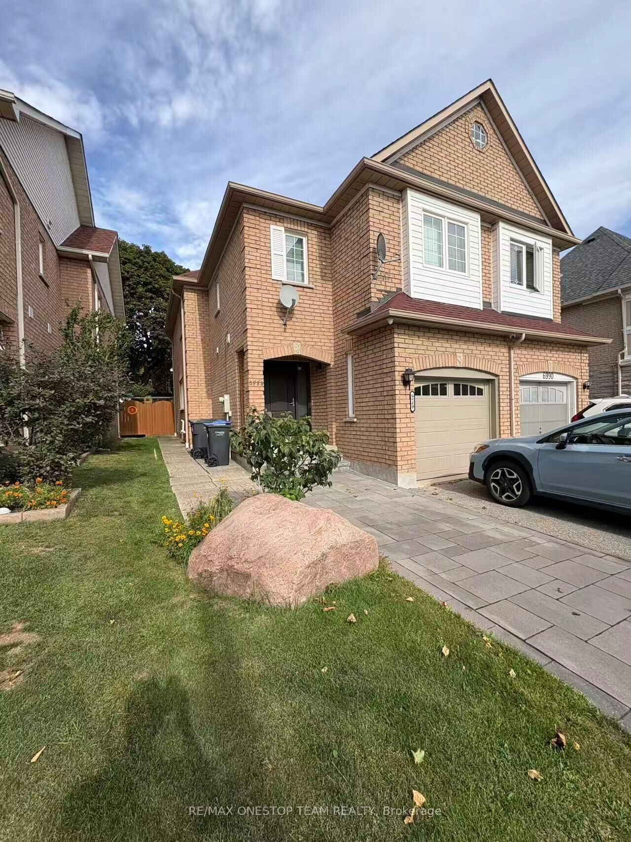 Property Photo:  6988 Tassel Crescent  ON L5W 1G7 