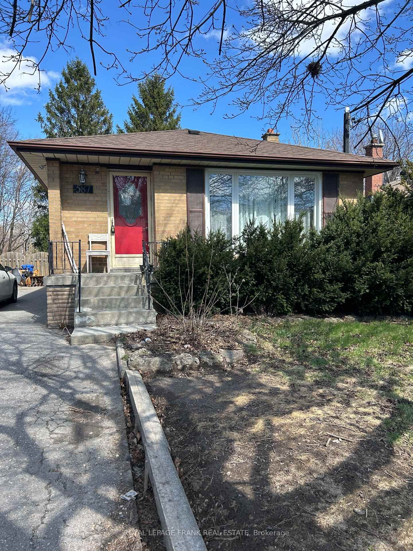 Property Photo:  587 Harmony Road S  ON L1H 6V3 