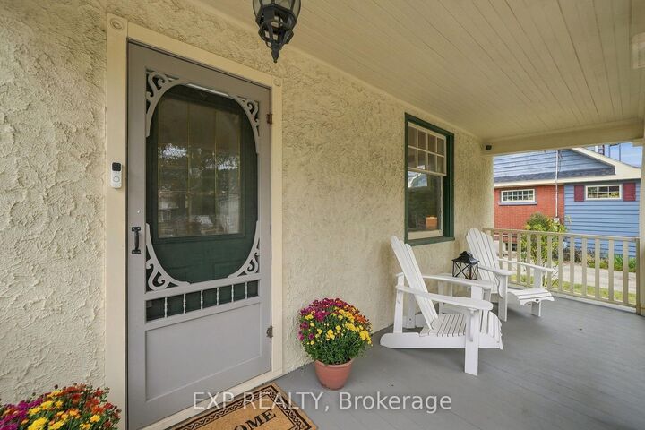 Property Photo:  312 Walnut Street W  ON L1N 2W1 