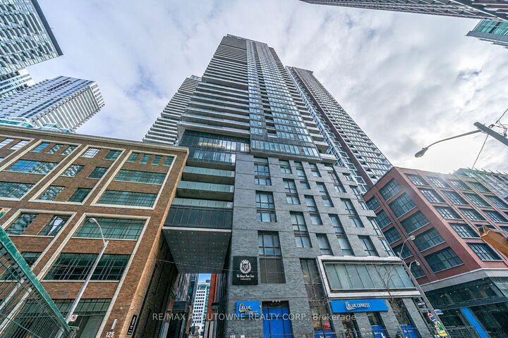 Property Photo:  115 Blue Jays Way 4805  ON M5V 0N4 