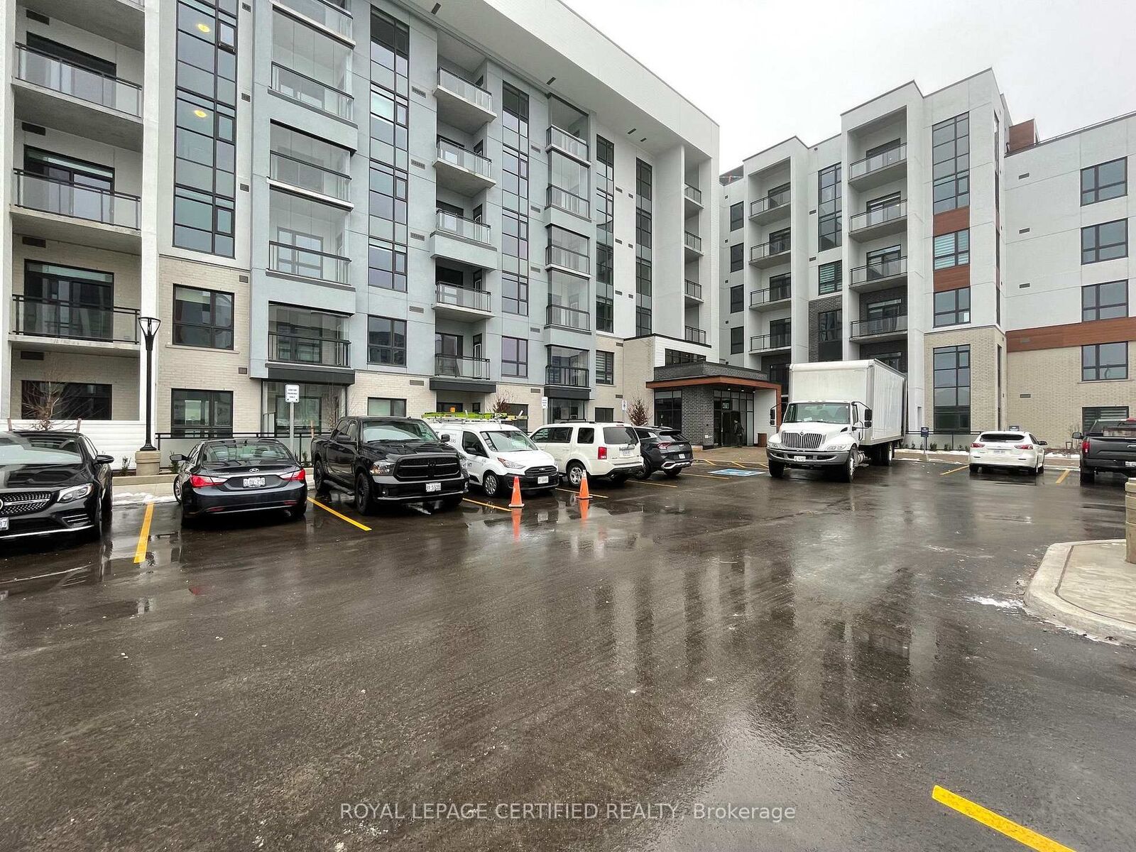 Property Photo:  470 Gordon Krantz Avenue 521  ON L9E 1Z3 