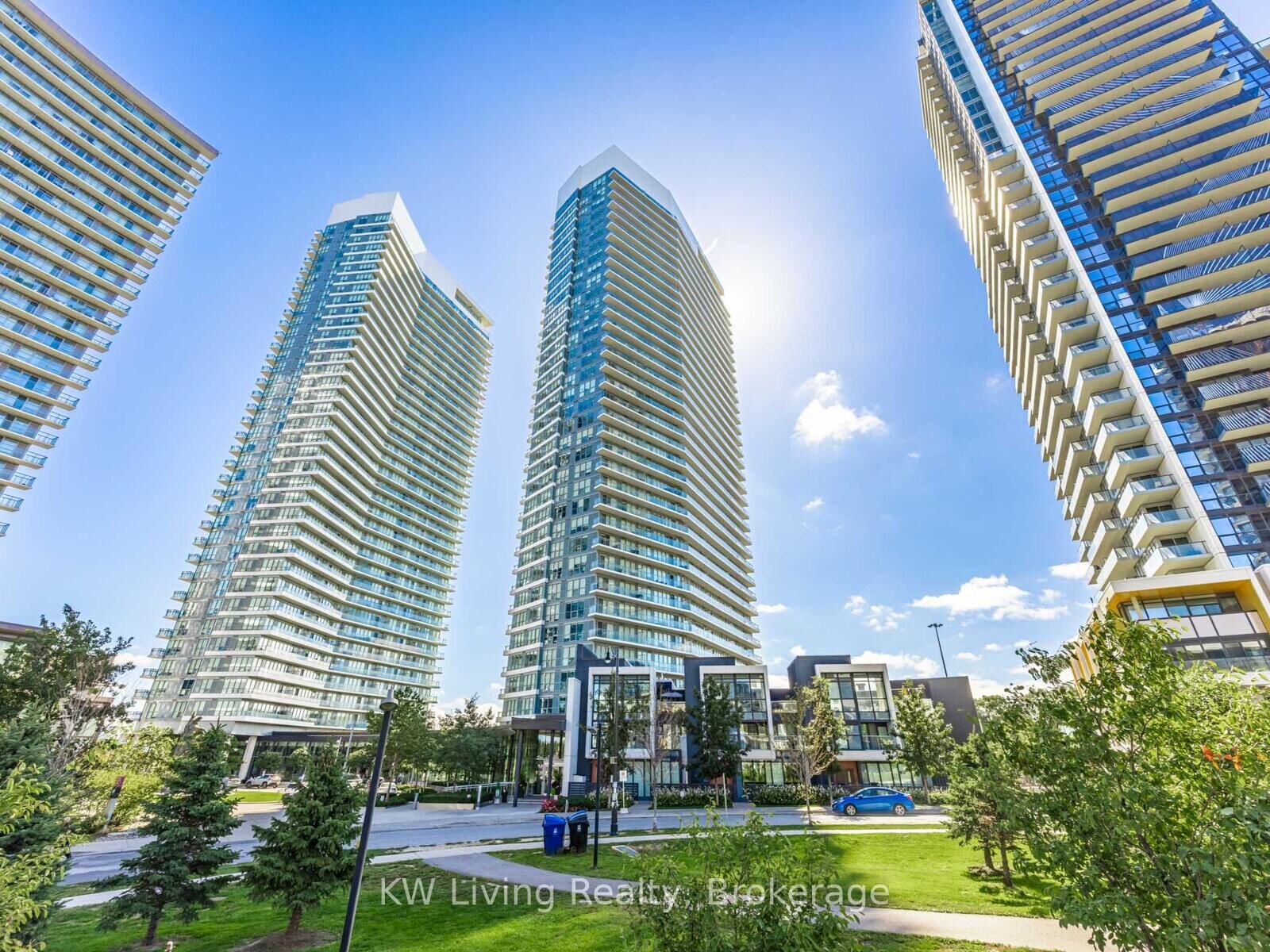 Property Photo:  115 McMahon Drive 3710  ON M2K 0E3 