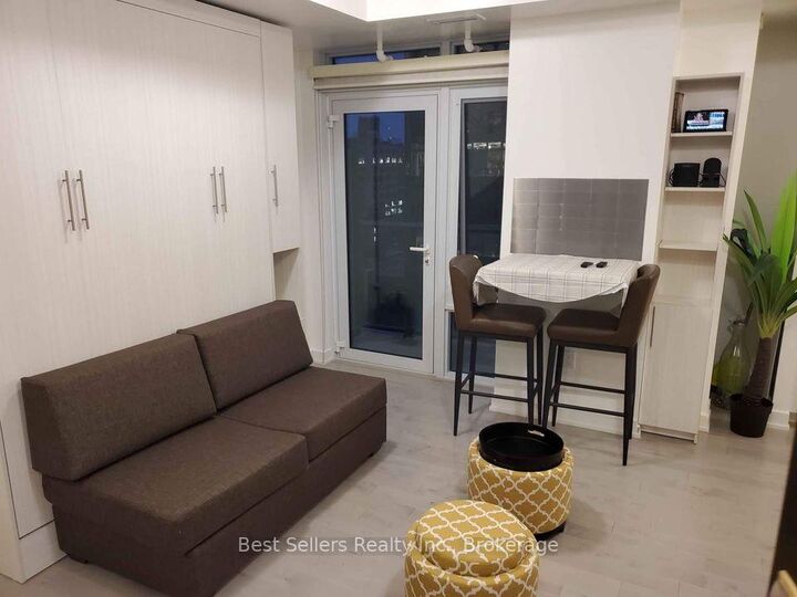 Property Photo:  330 Richmond Street W 1605  ON M5V 0M4 
