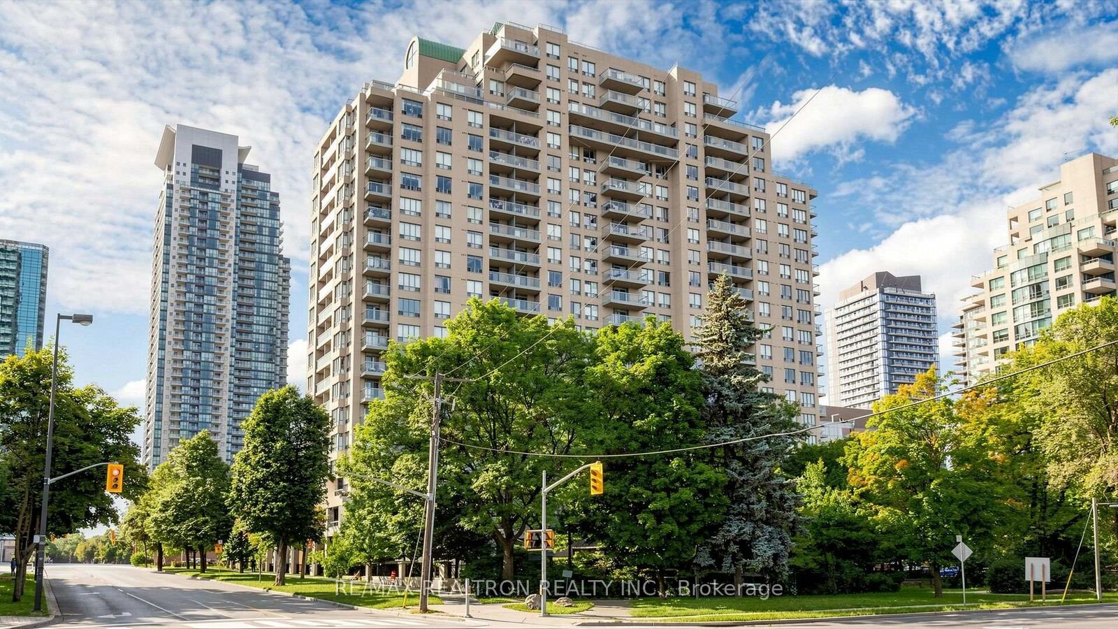 Property Photo:  28 Empress Avenue 207  ON M2N 6Z7 