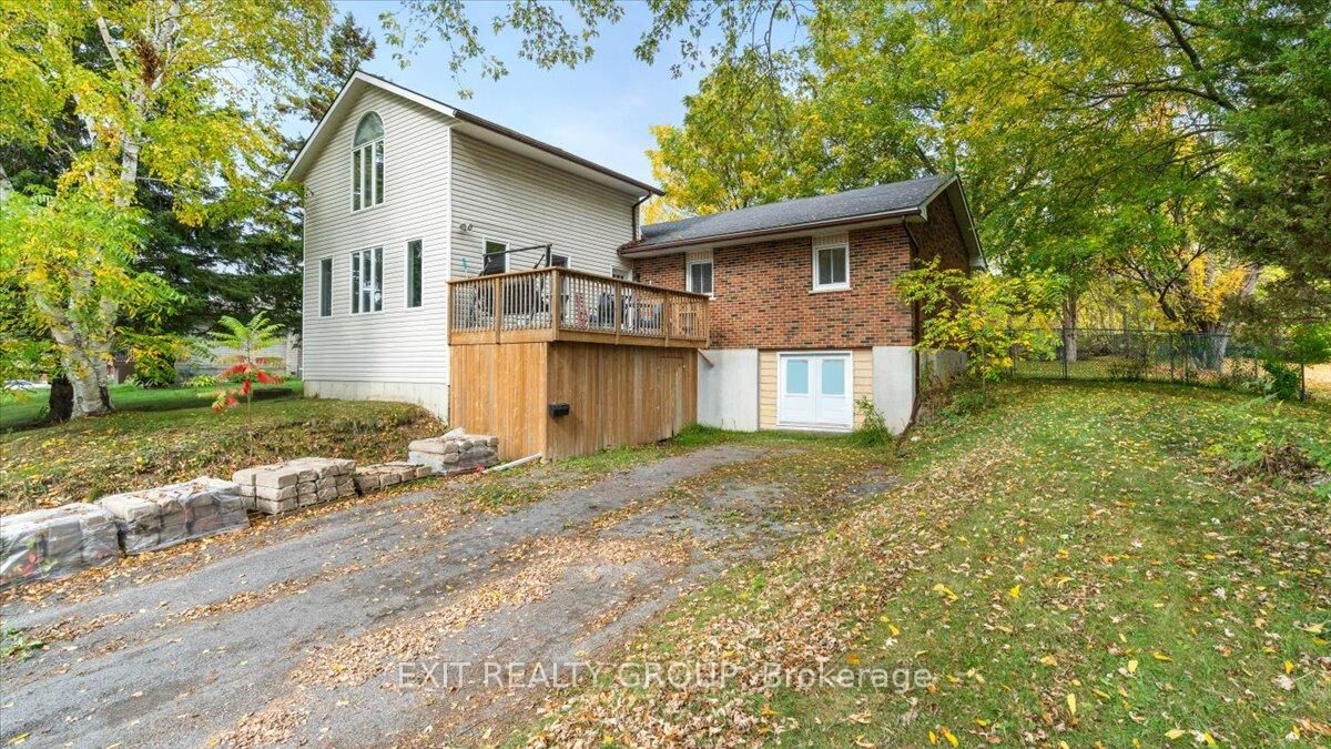 Property Photo: 44 Hillcrest Drive ON K8V 0M6