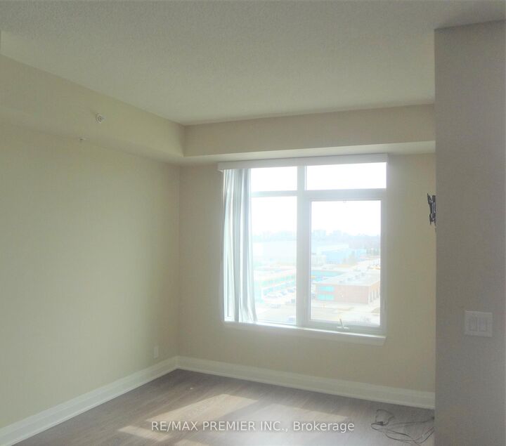Photo de la propriété:  24 Woodstream Boulevard 816  ON L4L 8C4 