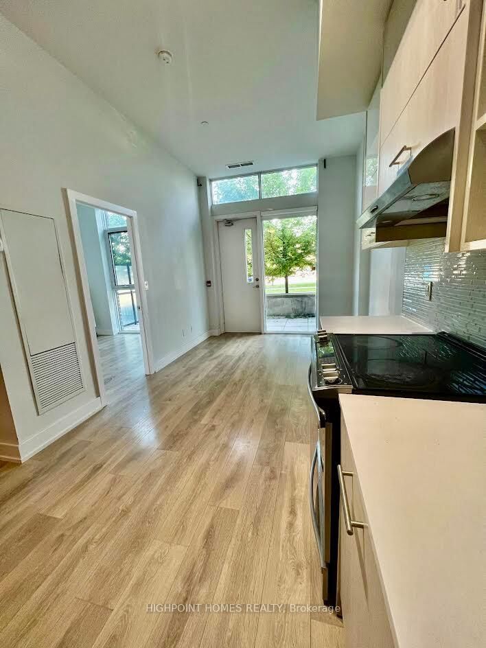 Property Photo:  150 Fairview Mall Drive 105  ON M2J 4T1 