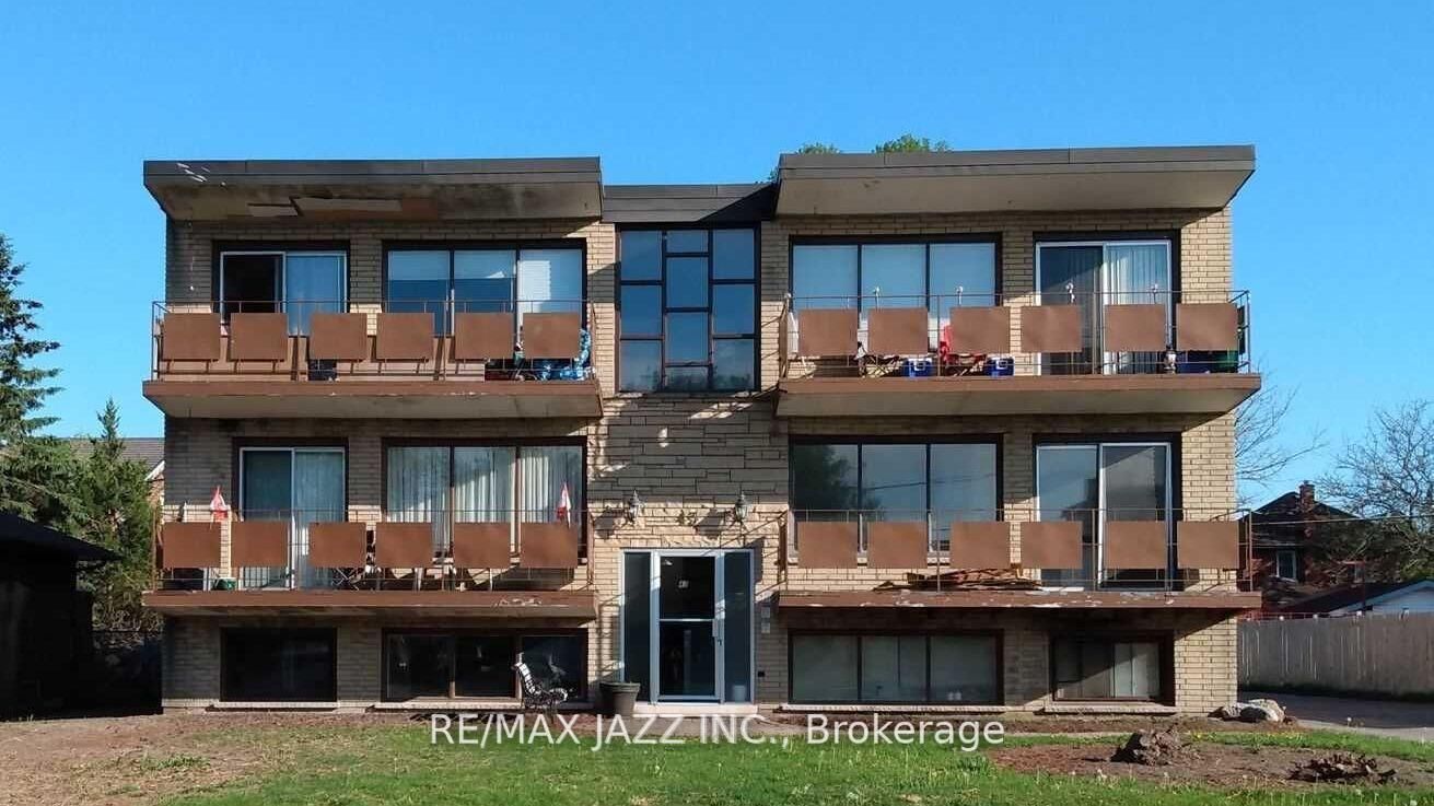 Property Photo:  43 Wayne Avenue 2  ON L1G 3P8 