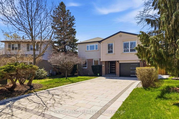 Property Photo:  2711 Spruce Needle Court  ON L5L 1N2 