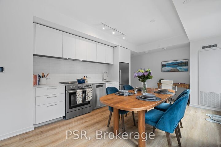 Property Photo:  101 Roehampton Avenue 710  ON M4P 2W2 
