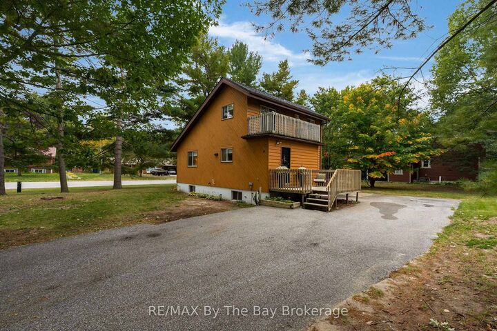 Property Photo: 9 Islandview Crescent ON L9Z 2V6