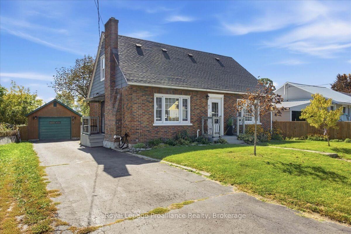 Property Photo:  93 Bay Drive  ON K8N 1B4 