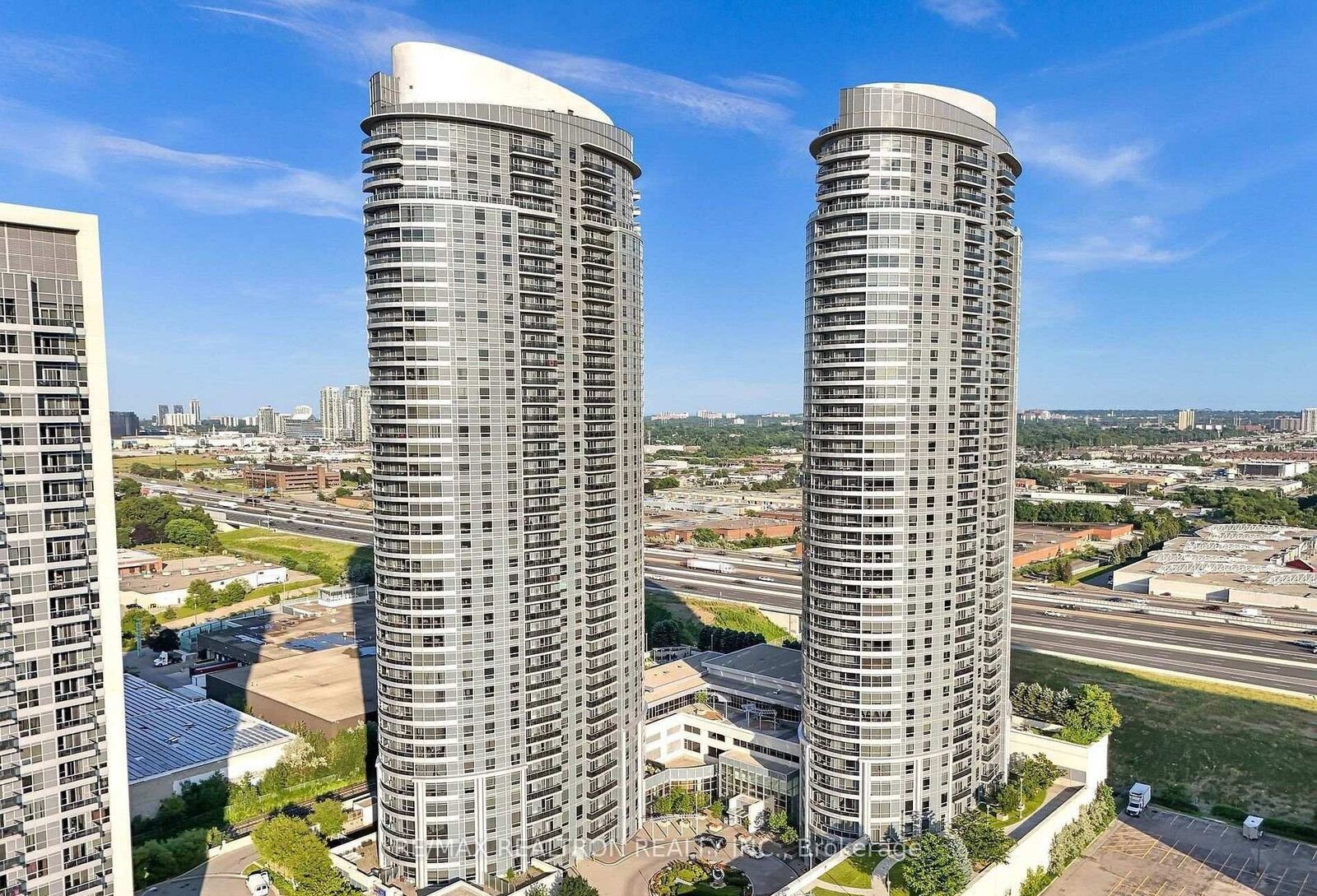 Property Photo:  135 Village Green Square 2319  ON M1S 0G4 