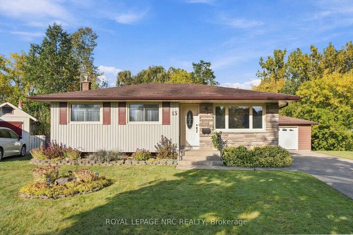 Property Photo: 13 Hardwood Grove ON L2P 1K3