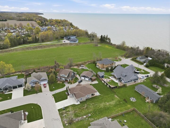 Property Photo:  26 Thimbleweed Drive  ON N0M 1G0 