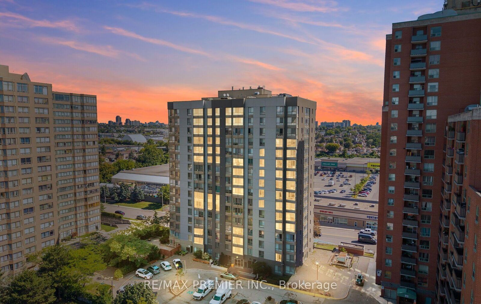 Property Photo:  2470 Eglinton Avenue W 209  ON M6M 5E7 