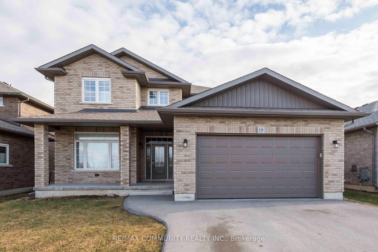 Property Photo:  19 Bevan Drive Main  ON K8N 0H3 