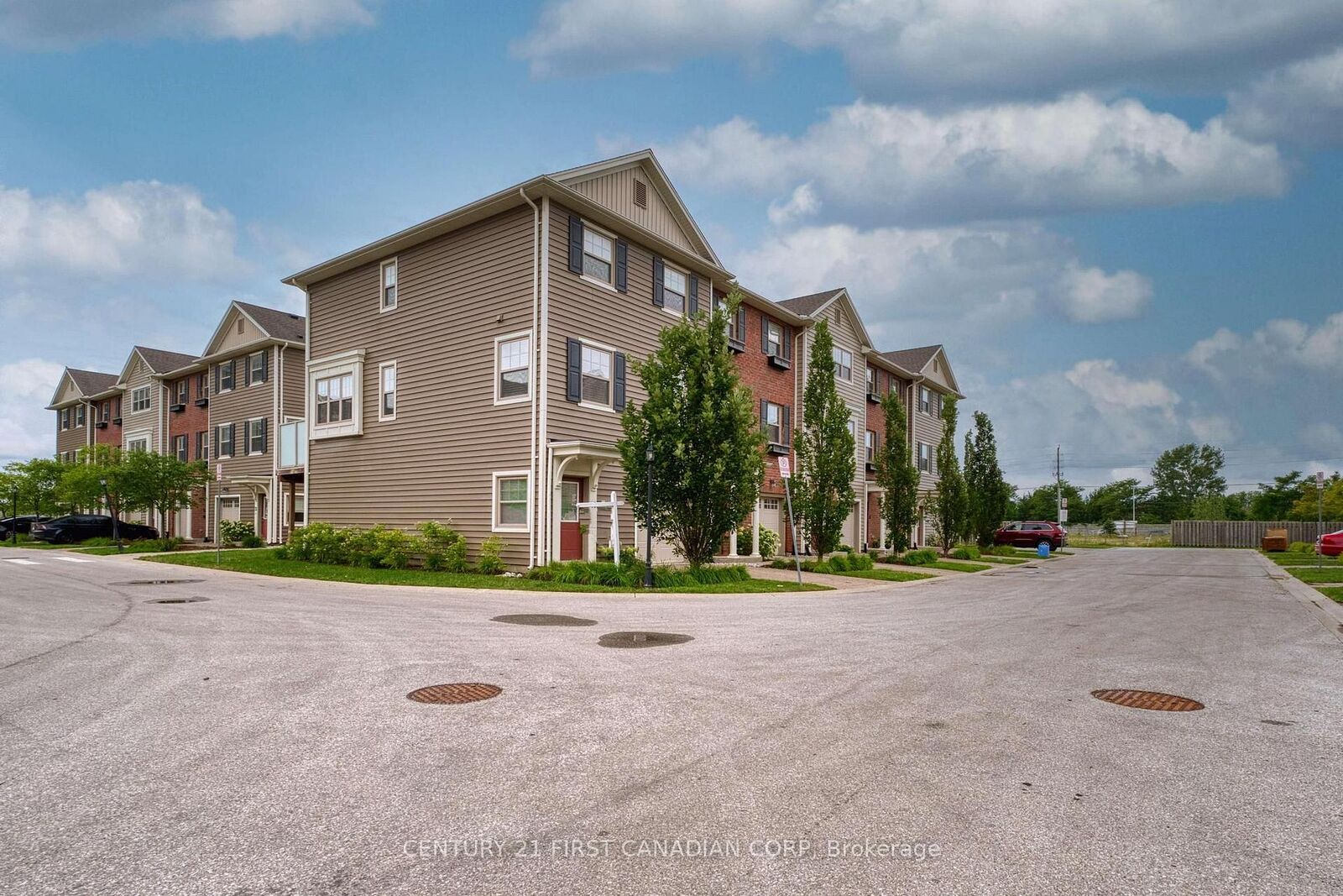 Property Photo: 1040 Coronation Drive 71 ON N6G 0R8