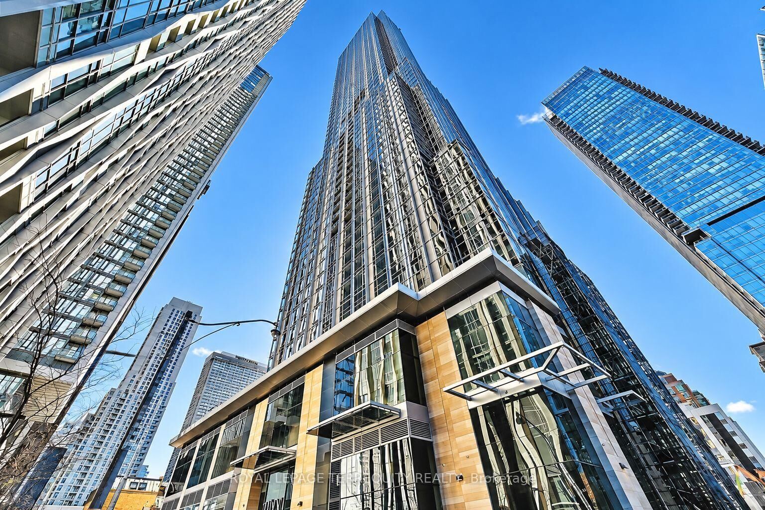 Property Photo:  11 Yorkville Avenue 1406  ON M4W 0B7 