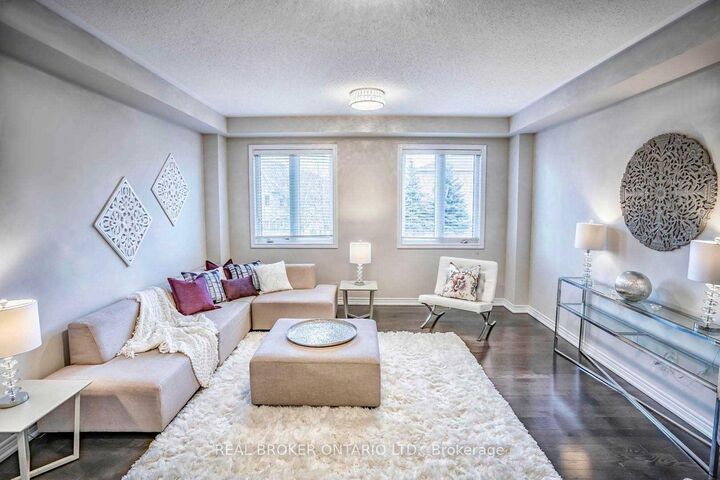 Property Photo: 1424 Granrock Crescent ON L5V 0E1