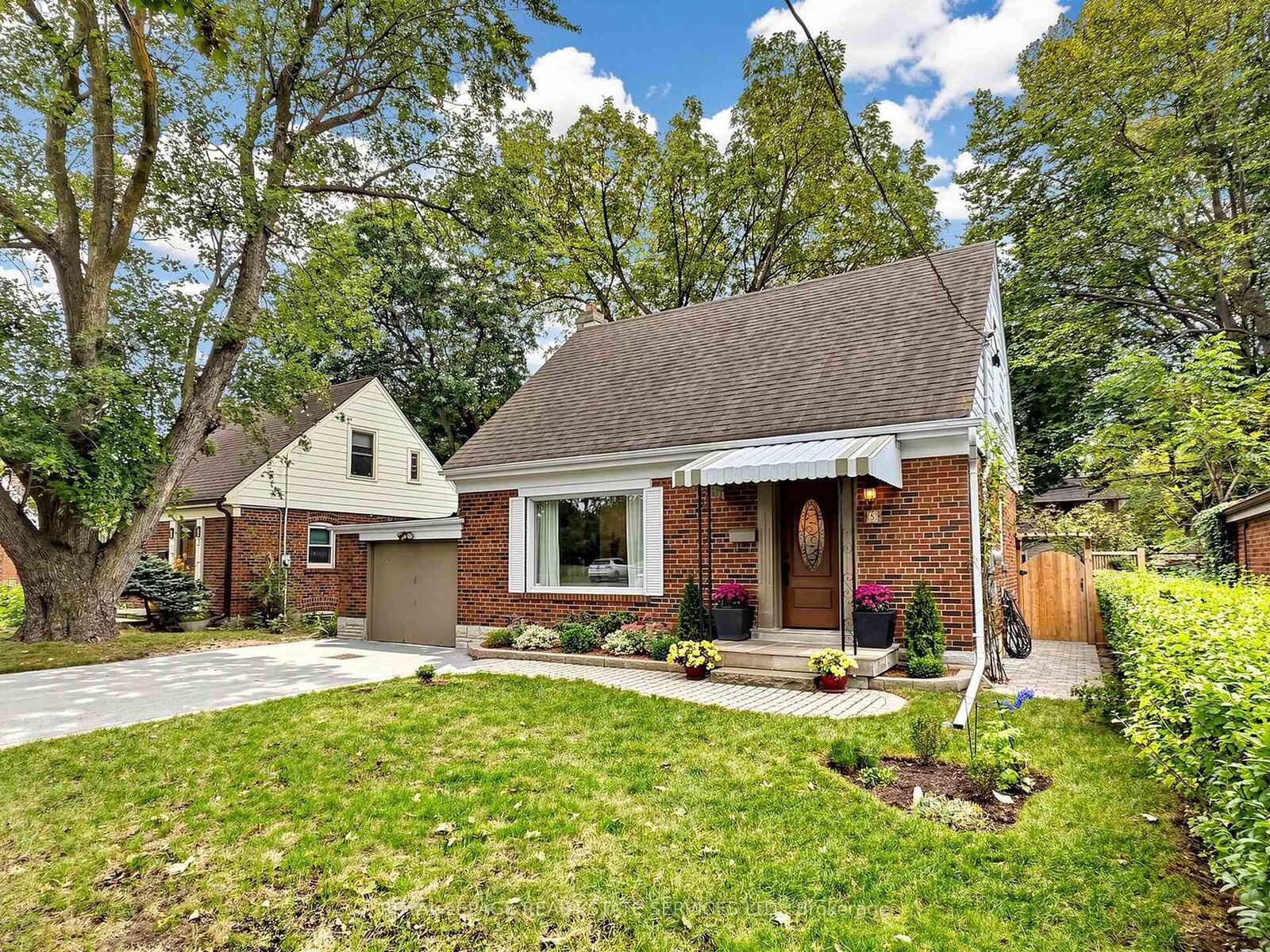 Property Photo:  5 Ambleside Avenue  ON M8Z 2H5 
