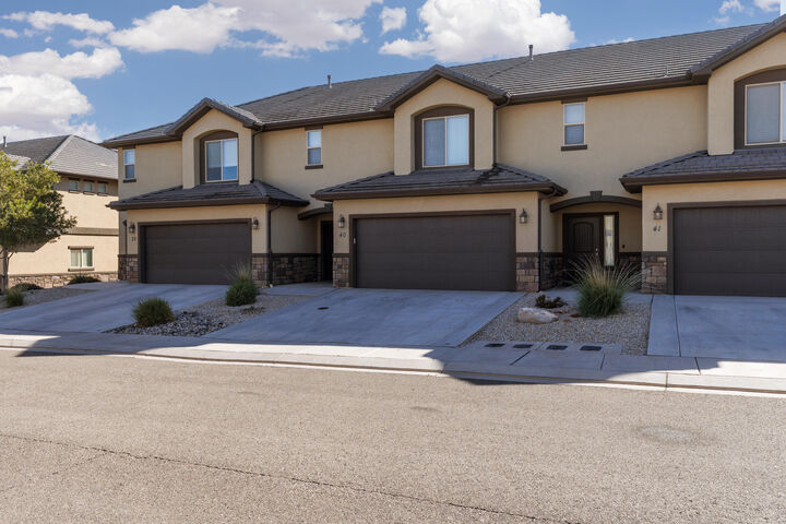 Property Photo:  1001 W Curly Hollow Dr 40  UT 84770 