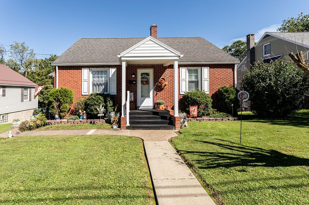 Property Photo:  930 Franklin Avenue  PA 15425 