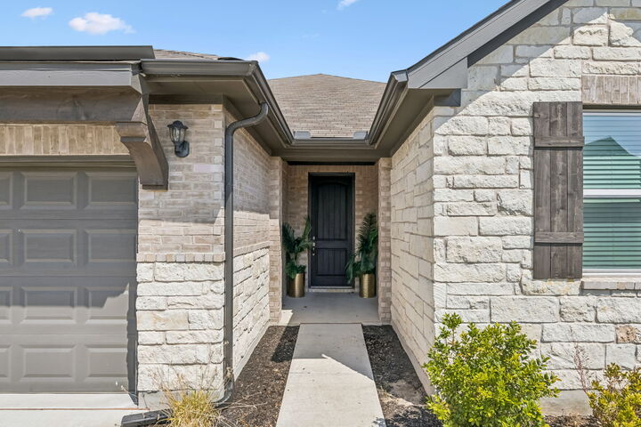 Property Photo: 4009 Milano River Road TX 78634