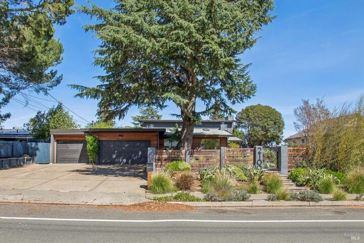 Property Photo: 2100 Center Road CA 94947