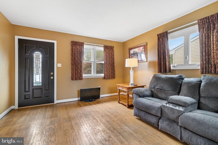 Property Photo:  846 Central Avenue  PA 19038 