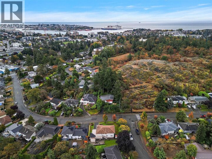 Property Photo: 844 Rockheights Avenue BC V9A 6J6