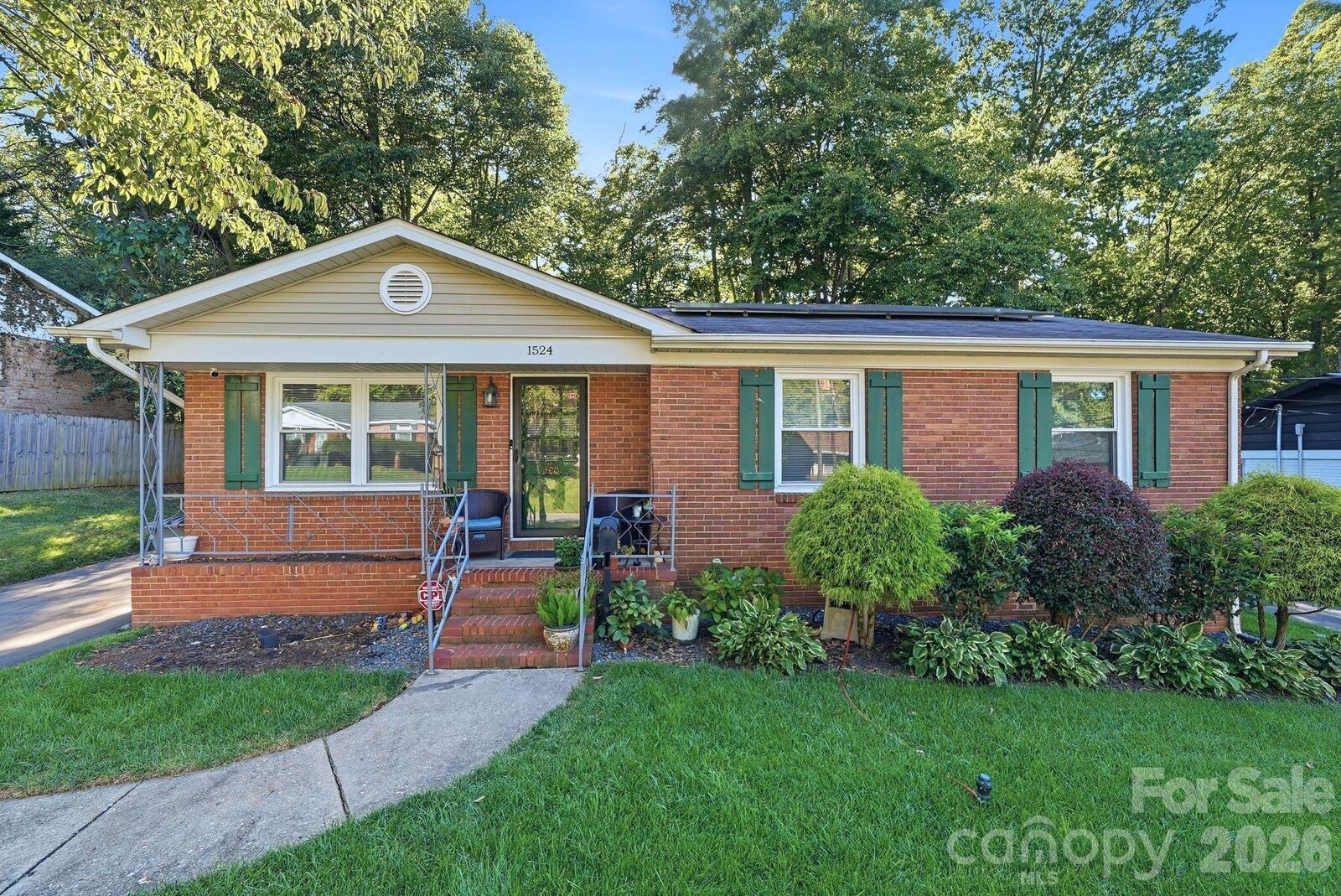 Property Photo:  1524 Lanewood Place  NC 28208 
