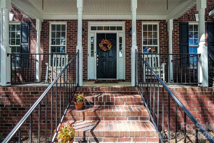 Property Photo:  8120 Glamorgan Lane  NC 28104 