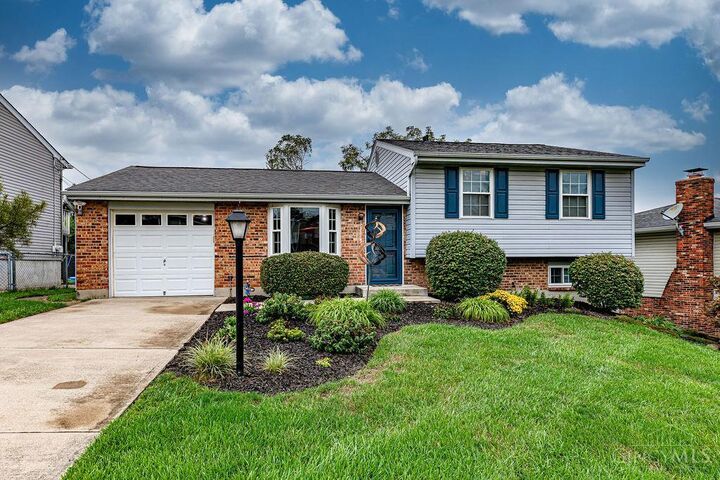 Property Photo: 923 Beechmeadow Lane OH 45238