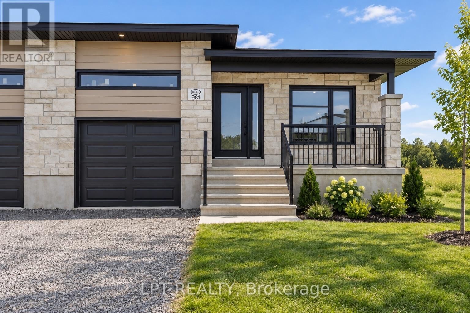 Property Photo:  975 Katia Street  ON K0A 2M0 