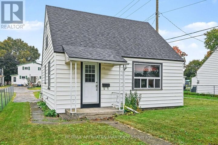 Property Photo:  19 Churchill Crescent  ON K7A 3H3 