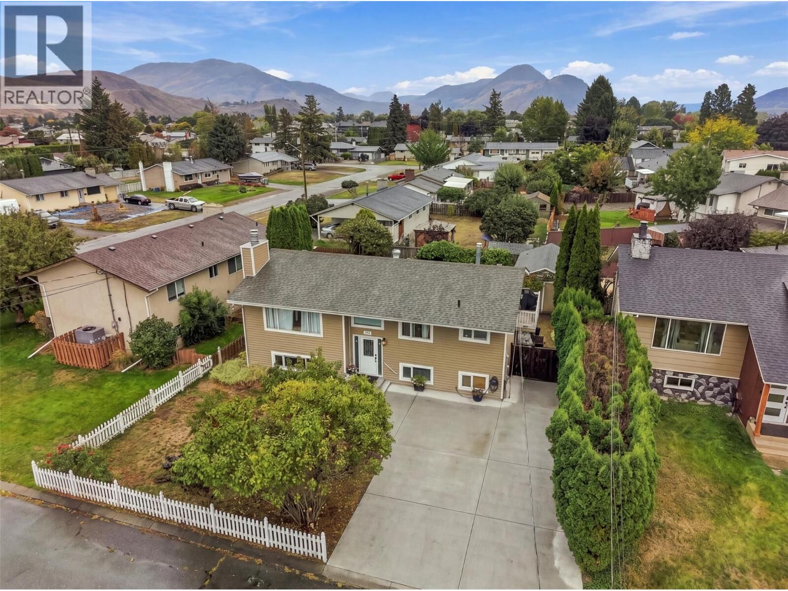 Property Photo:  723 Moody Place  BC V2B 8B1 