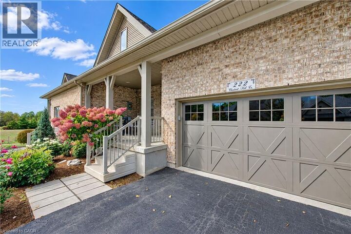 Property Photo: 222 Chestnut Hill Crescent ON N2P 2X3