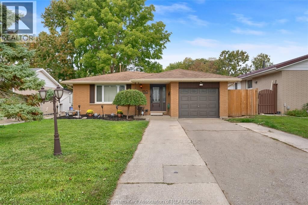Property Photo:  150 Lark Street  ON N7L 3Z7 
