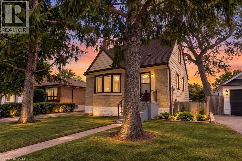 Property Photo:  269 Queensdale Avenue East  ON L9A 1L3 