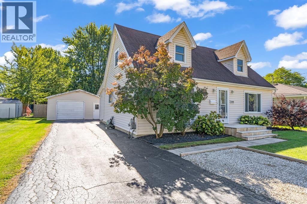 Property Photo:  200 Centre Street  ON N8M 1R2 