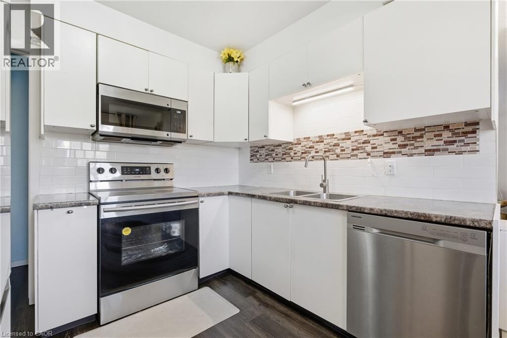 Property Photo:  423 Westwood Drive 43  ON N2M 5B5 