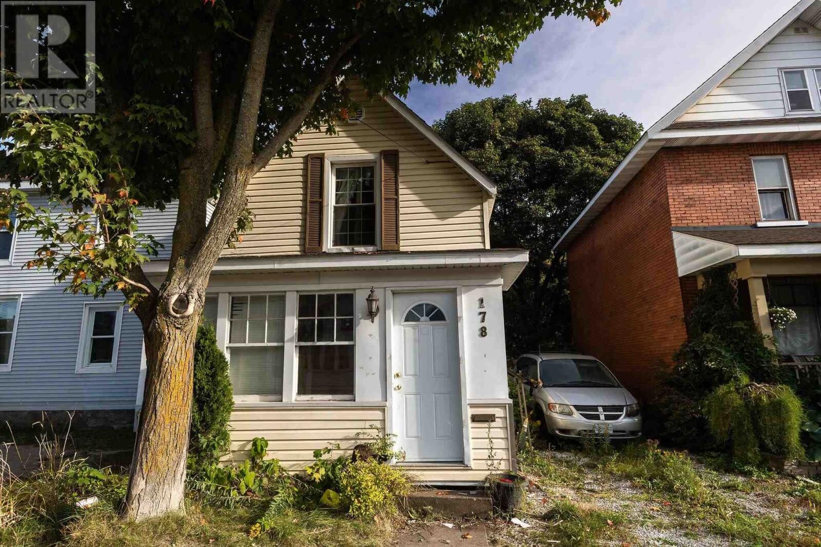 Property Photo: 178 Dennis St ON P6A 2X3