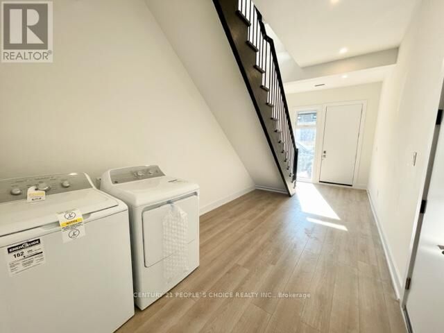 Property Photo: 29 Summersides Mews ON L0S 1E6