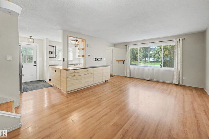 Property Photo:  3211 71 Street NW  AB T6K 1L1 